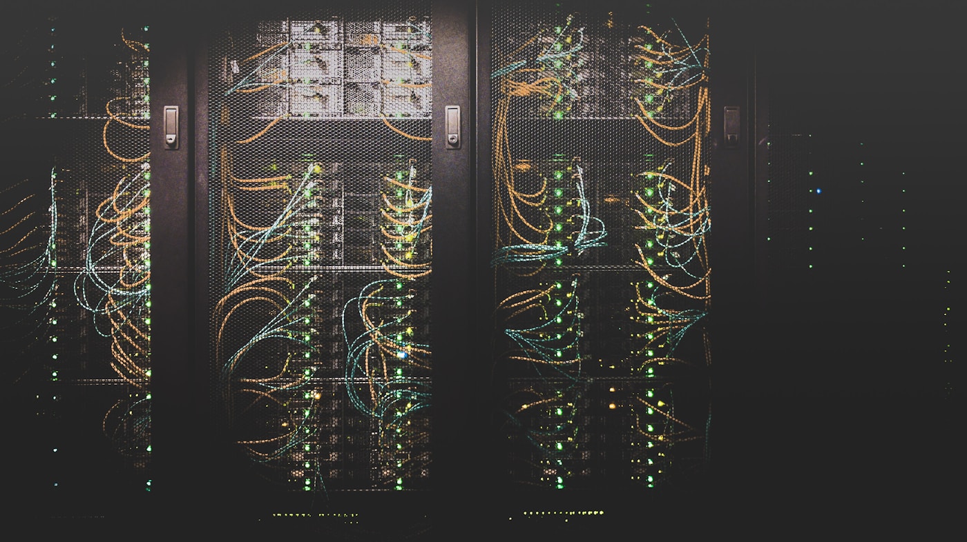 Serverraum mit Rack-Systemen - Hosting und Infrastruktur