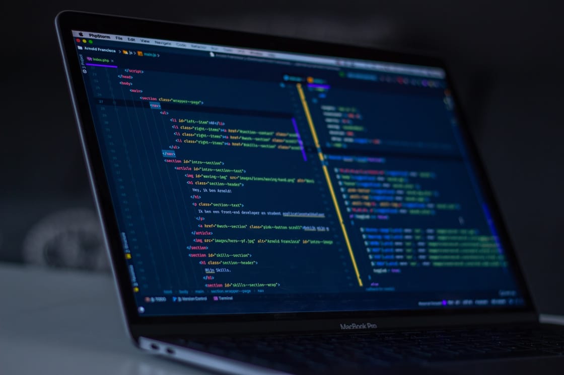 Arbeit am Laptop - deine Seite wird professionell umgesetzt